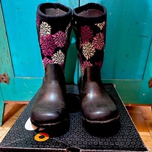 Bogs boots size 11 kids rated for snow and rain